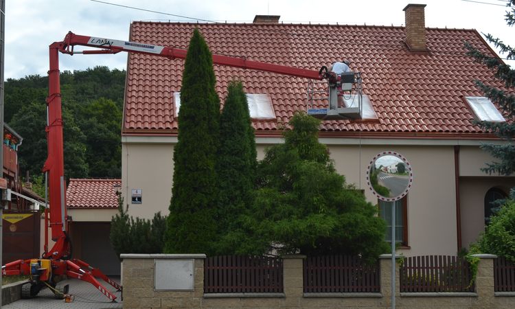 Čištění a malování výrobní haly