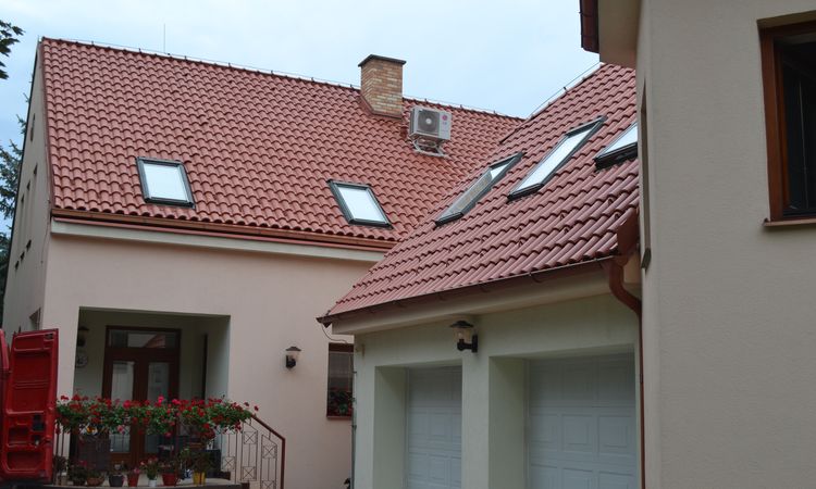 Čištění a malování výrobní haly
